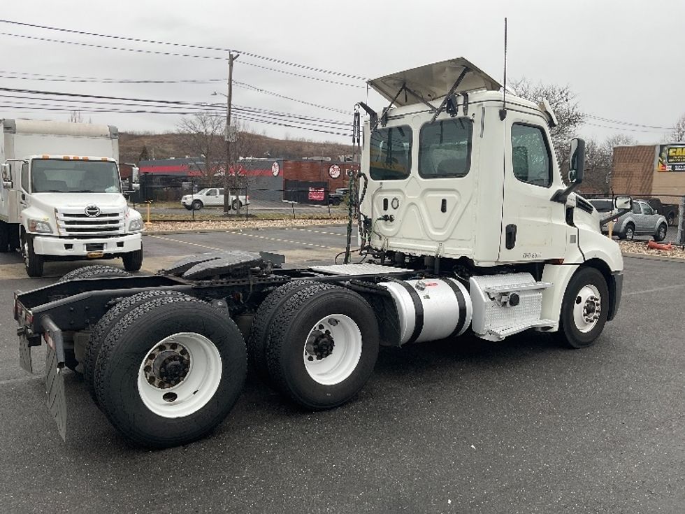 Day Cab Tractor-Heavy Duty Tractors-Freightliner-2019-T12664ST-Dayton-NJ-304,036\n\t\tmiles-$ 60,250 - Image 7