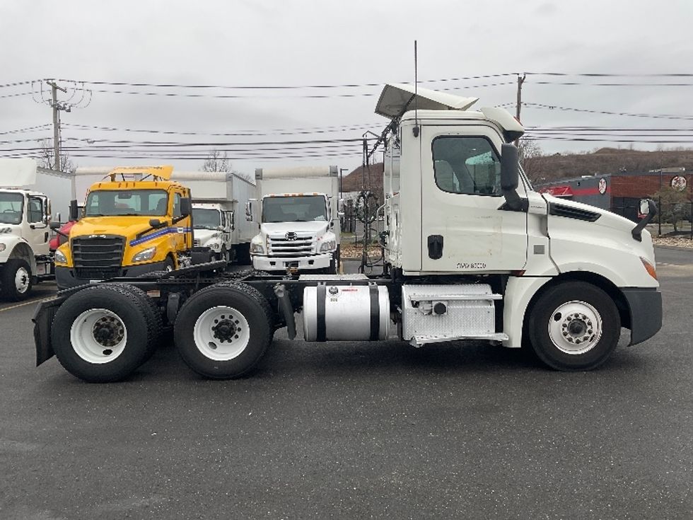 Day Cab Tractor-Heavy Duty Tractors-Freightliner-2019-T12664ST-Dayton-NJ-304,036\n\t\tmiles-$ 60,250 - Image 8
