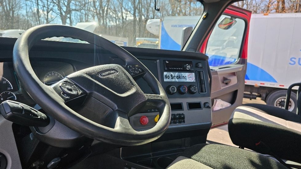 Day Cab Tractor-Heavy Duty Tractors-Freightliner-2019-T12664ST-Dayton-NJ-307,500\n\t\tmiles-$ 48,750 - Image 10