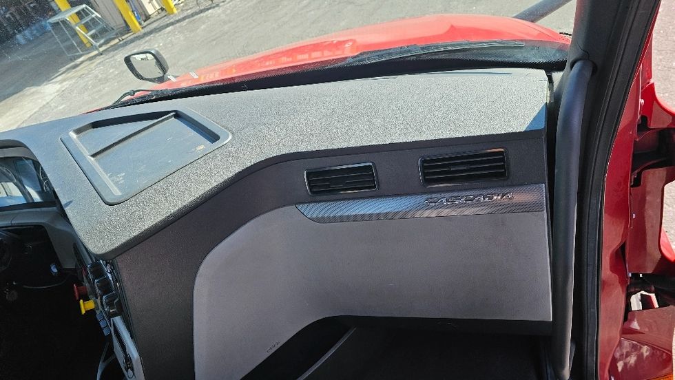 Day Cab Tractor-Heavy Duty Tractors-Freightliner-2019-T12664ST-Dayton-NJ-307,500\n\t\tmiles-$ 48,750 - Image 13