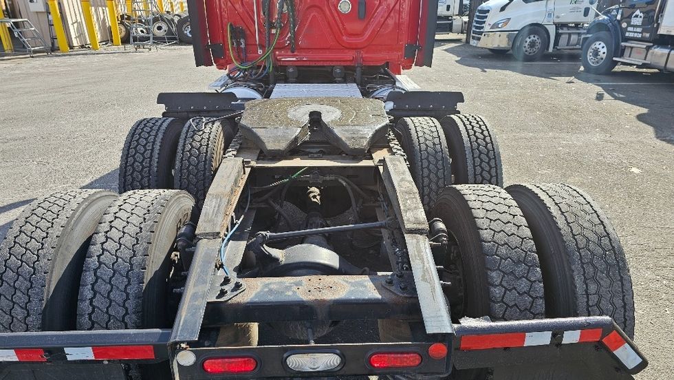 Day Cab Tractor-Heavy Duty Tractors-Freightliner-2019-T12664ST-Dayton-NJ-307,500\n\t\tmiles-$ 48,750 - Image 6