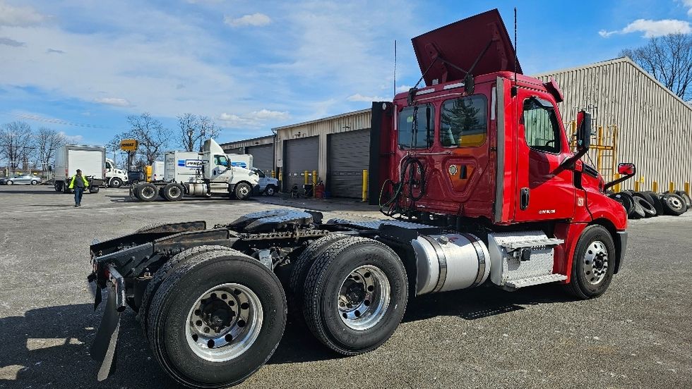 Day Cab Tractor-Heavy Duty Tractors-Freightliner-2019-T12664ST-Dayton-NJ-307,500\n\t\tmiles-$ 48,750 - Image 7