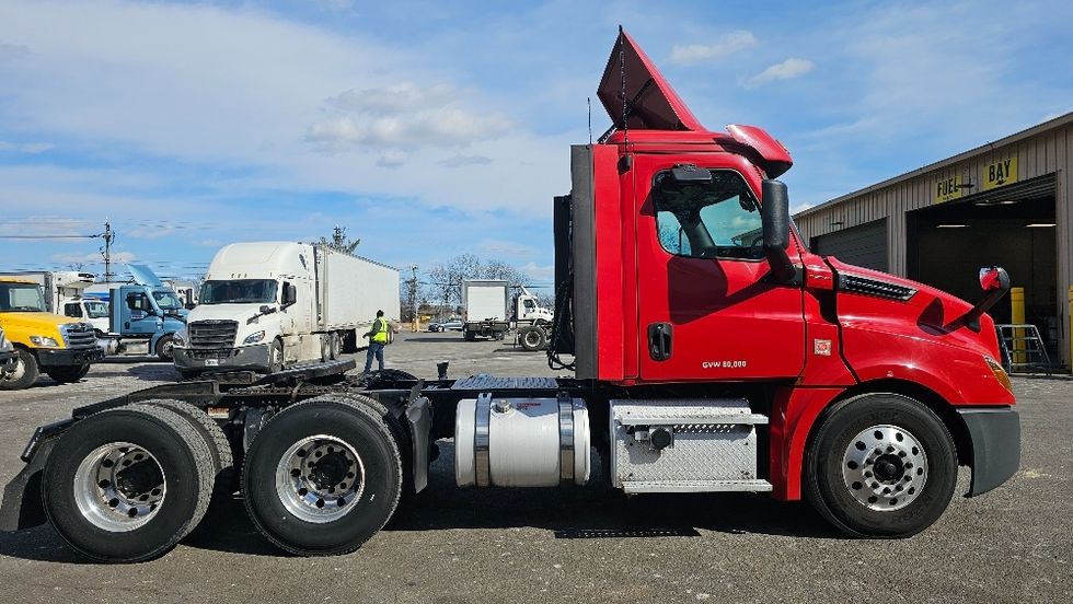 Day Cab Tractor-Heavy Duty Tractors-Freightliner-2019-T12664ST-Dayton-NJ-307,500\n\t\tmiles-$ 48,750 - Image 8
