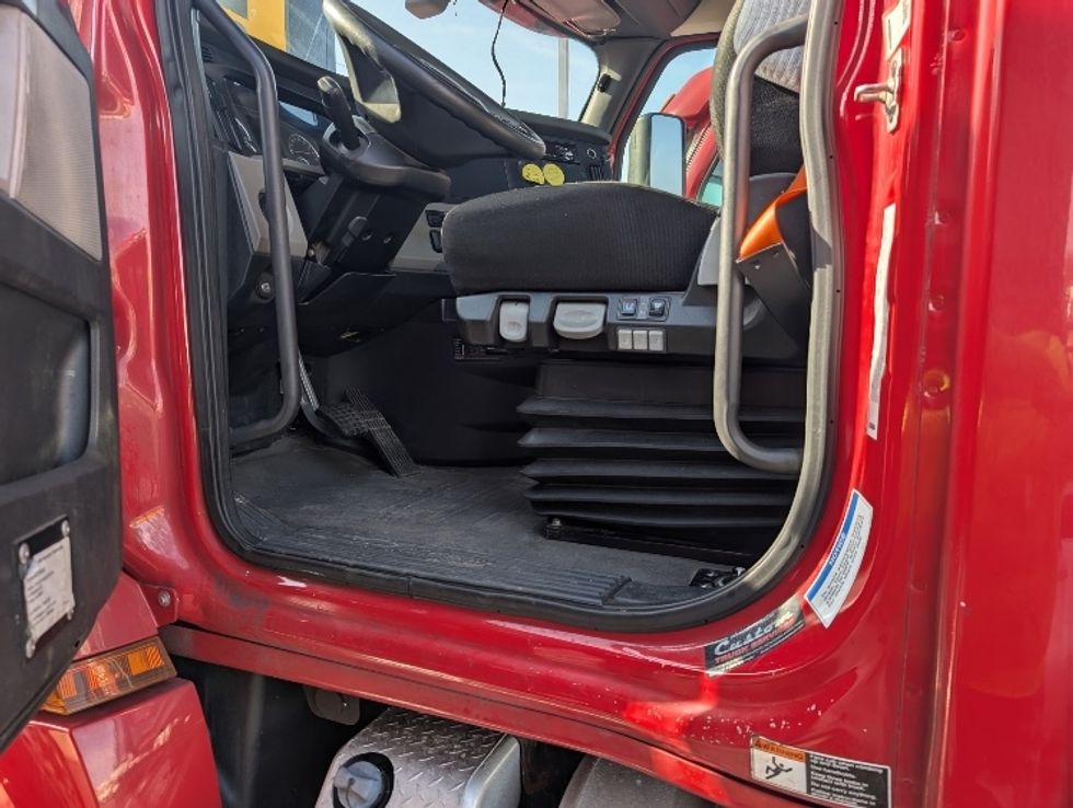 Day Cab Tractor-Heavy Duty Tractors-Freightliner-2019-T12664ST-Dayton-NJ-307,500\n\t\tmiles-$ 48,750 - Image 9