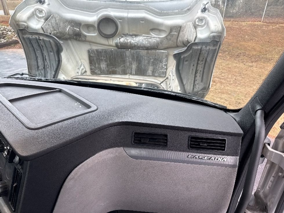 Day Cab Tractor-Heavy Duty Tractors-Freightliner-2019-T12664ST-Decatur-AL-289,274\n\t\tmiles-$ 48,000 - Image 13