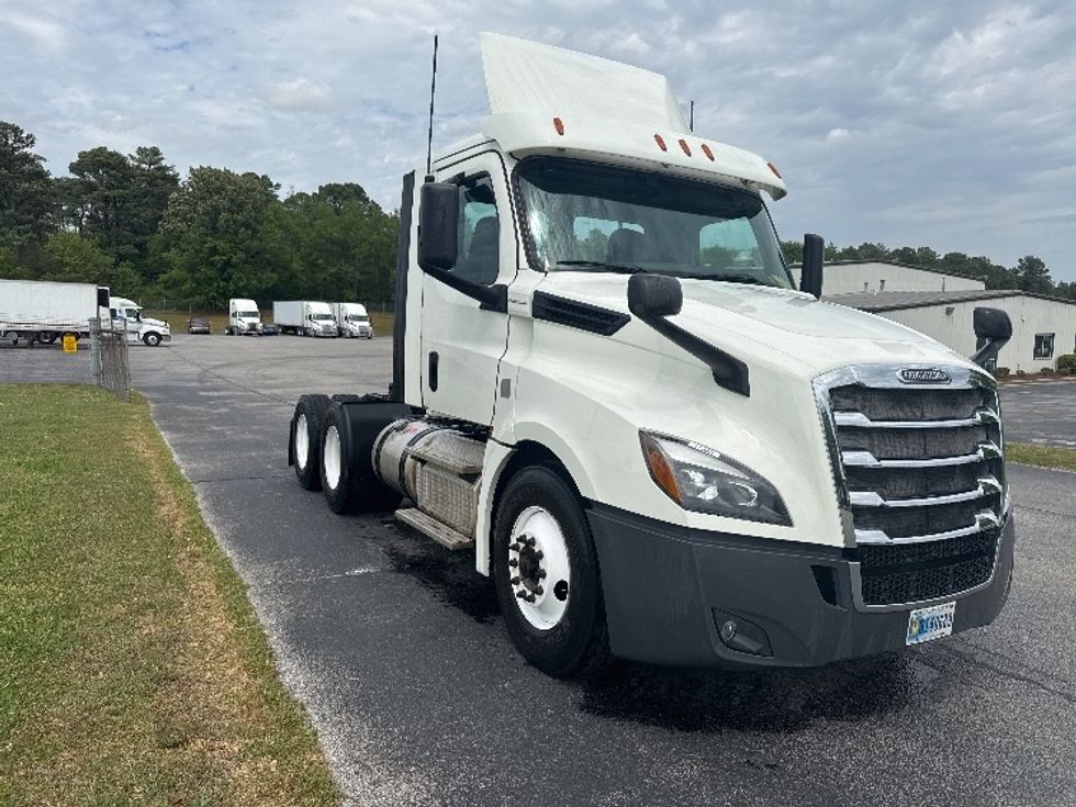 Day Cab Tractor-Heavy Duty Tractors-Freightliner-2019-T12664ST-Decatur-AL-337,146\n\t\tmiles-$ 47,000 - Image 1