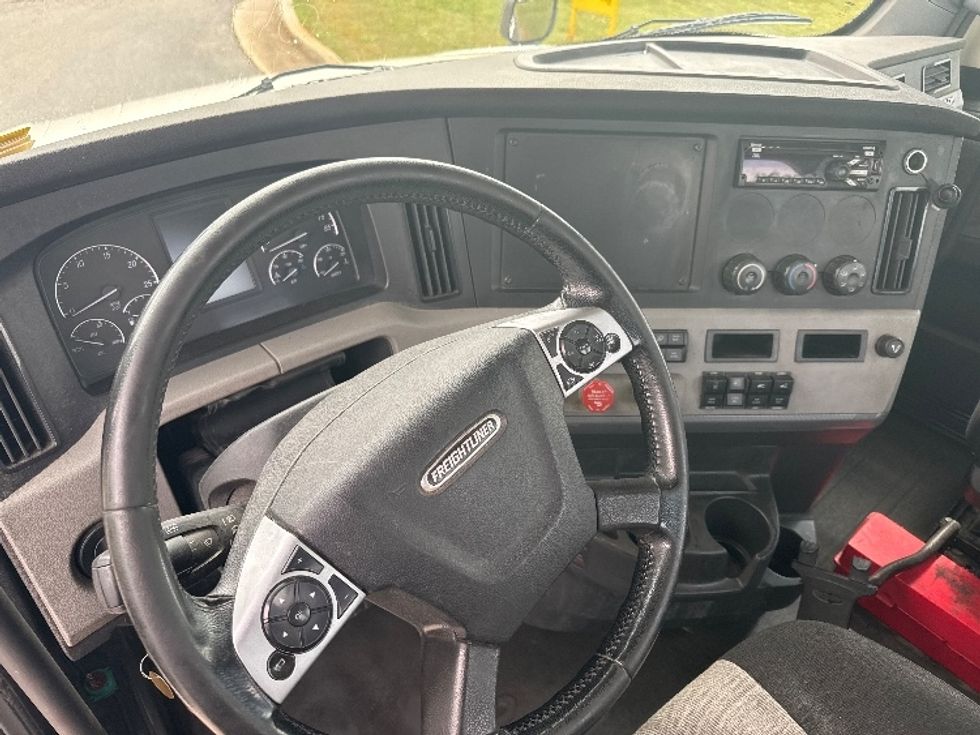 Day Cab Tractor-Heavy Duty Tractors-Freightliner-2019-T12664ST-Decatur-AL-337,146\n\t\tmiles-$ 47,000 - Image 10