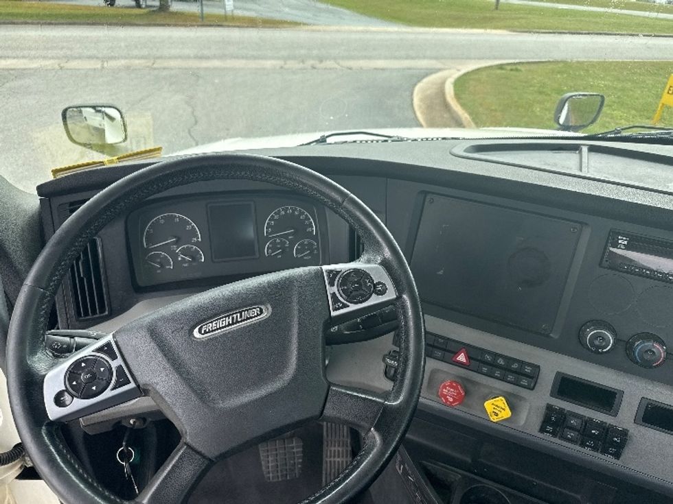 Day Cab Tractor-Heavy Duty Tractors-Freightliner-2019-T12664ST-Decatur-AL-337,146\n\t\tmiles-$ 47,000 - Image 11