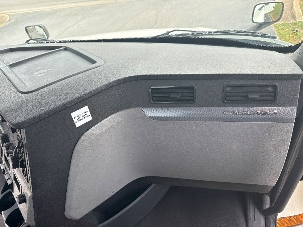 Day Cab Tractor-Heavy Duty Tractors-Freightliner-2019-T12664ST-Decatur-AL-337,146\n\t\tmiles-$ 47,000 - Image 13