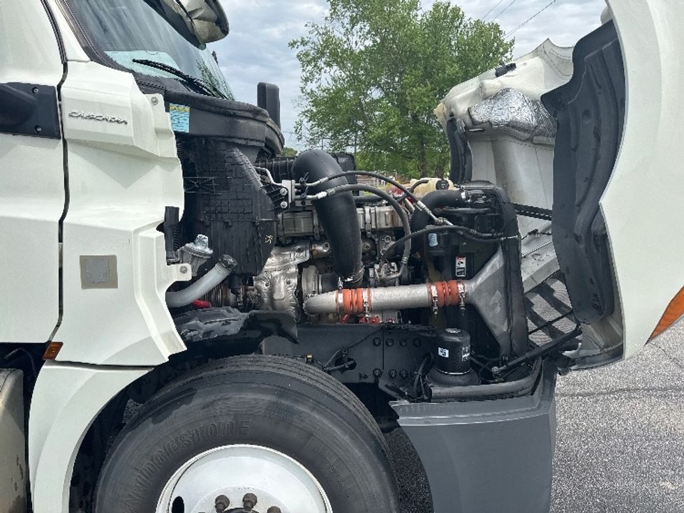 Day Cab Tractor-Heavy Duty Tractors-Freightliner-2019-T12664ST-Decatur-AL-337,146\n\t\tmiles-$ 47,000 - Image 15