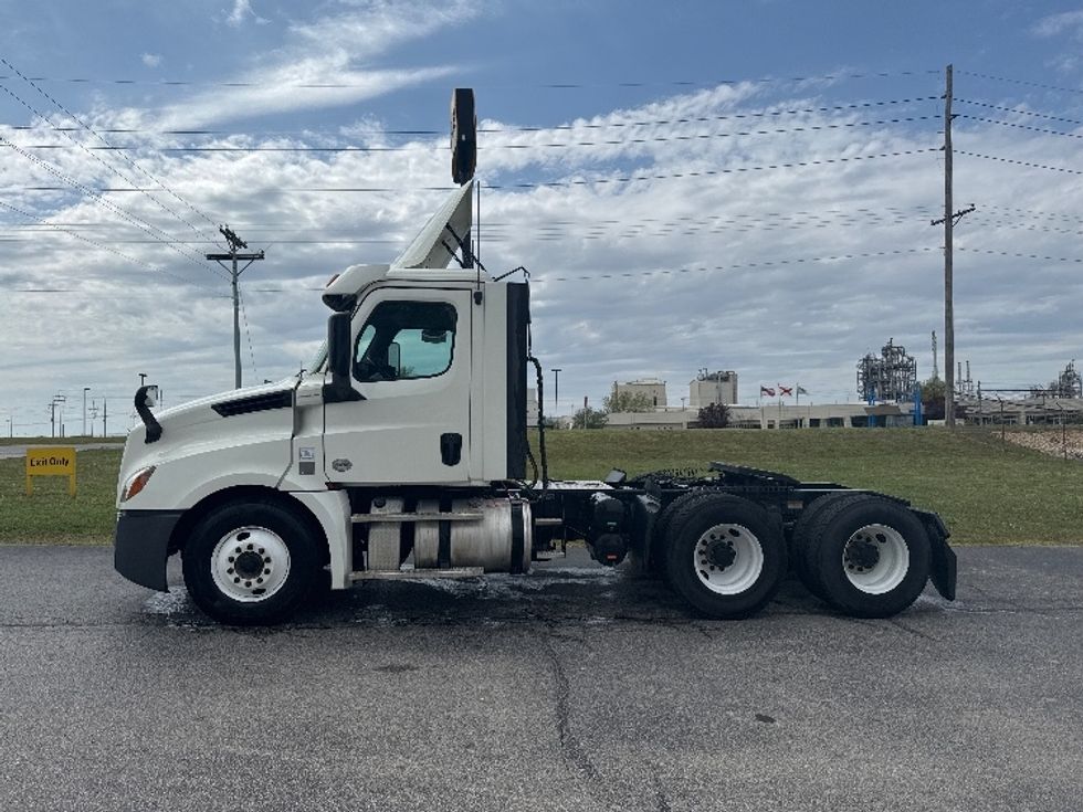 Day Cab Tractor-Heavy Duty Tractors-Freightliner-2019-T12664ST-Decatur-AL-337,146\n\t\tmiles-$ 47,000 - Image 4