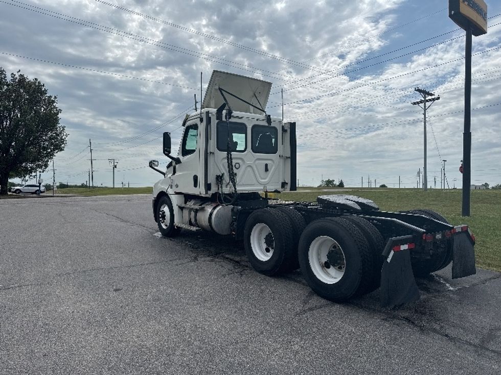 Day Cab Tractor-Heavy Duty Tractors-Freightliner-2019-T12664ST-Decatur-AL-337,146\n\t\tmiles-$ 47,000 - Image 5