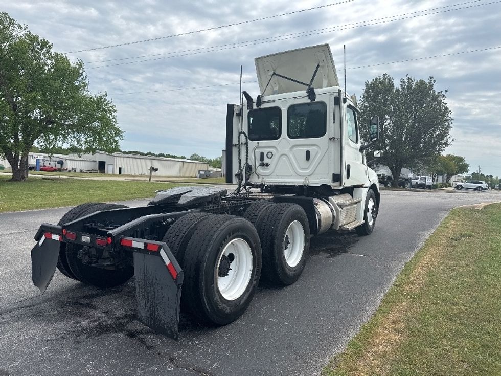 Day Cab Tractor-Heavy Duty Tractors-Freightliner-2019-T12664ST-Decatur-AL-337,146\n\t\tmiles-$ 47,000 - Image 7