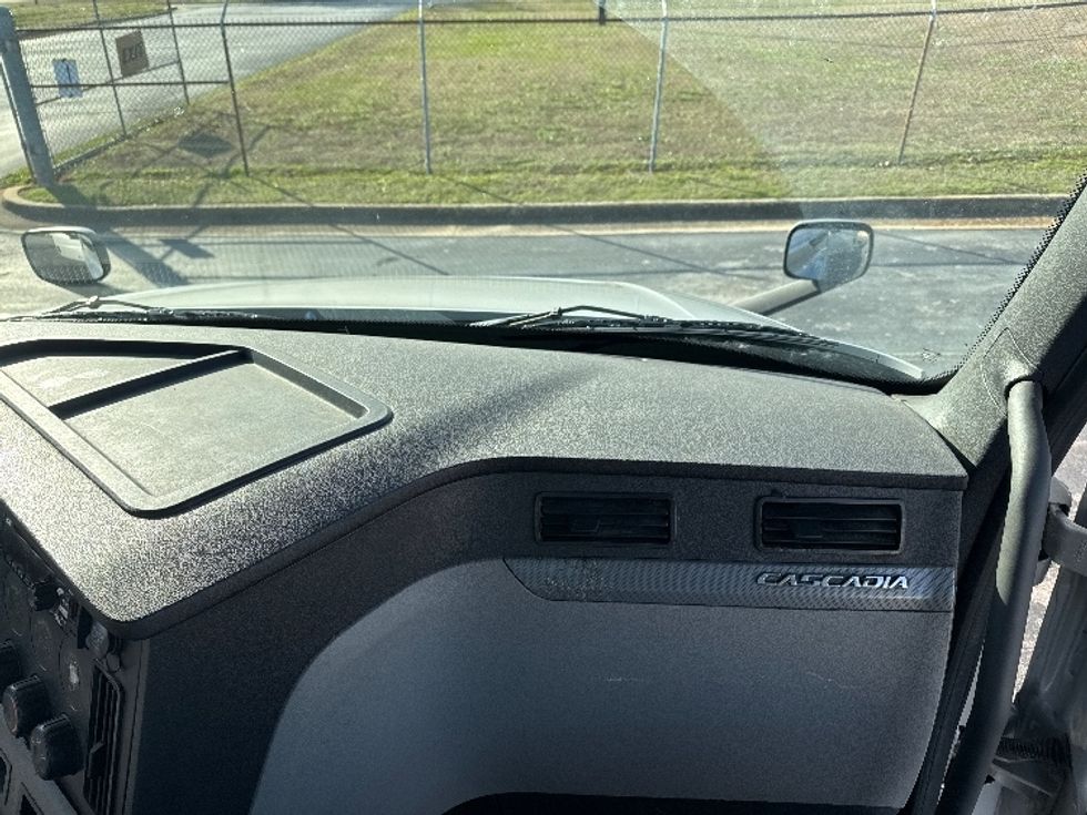 Day Cab Tractor-Heavy Duty Tractors-Freightliner-2019-T12664ST-Decatur-AL-344,714\n\t\tmiles-$ 44,750 - Image 13