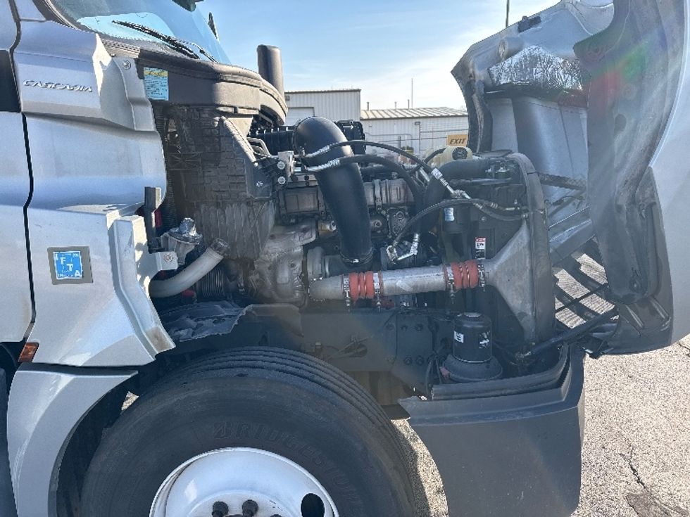 Day Cab Tractor-Heavy Duty Tractors-Freightliner-2019-T12664ST-Decatur-AL-344,714\n\t\tmiles-$ 44,750 - Image 15