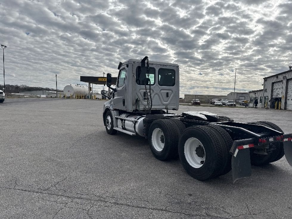 Day Cab Tractor-Heavy Duty Tractors-Freightliner-2019-T12664ST-Decatur-AL-344,714\n\t\tmiles-$ 44,750 - Image 5