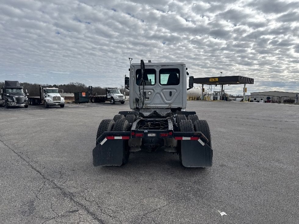 Day Cab Tractor-Heavy Duty Tractors-Freightliner-2019-T12664ST-Decatur-AL-344,714\n\t\tmiles-$ 44,750 - Image 6