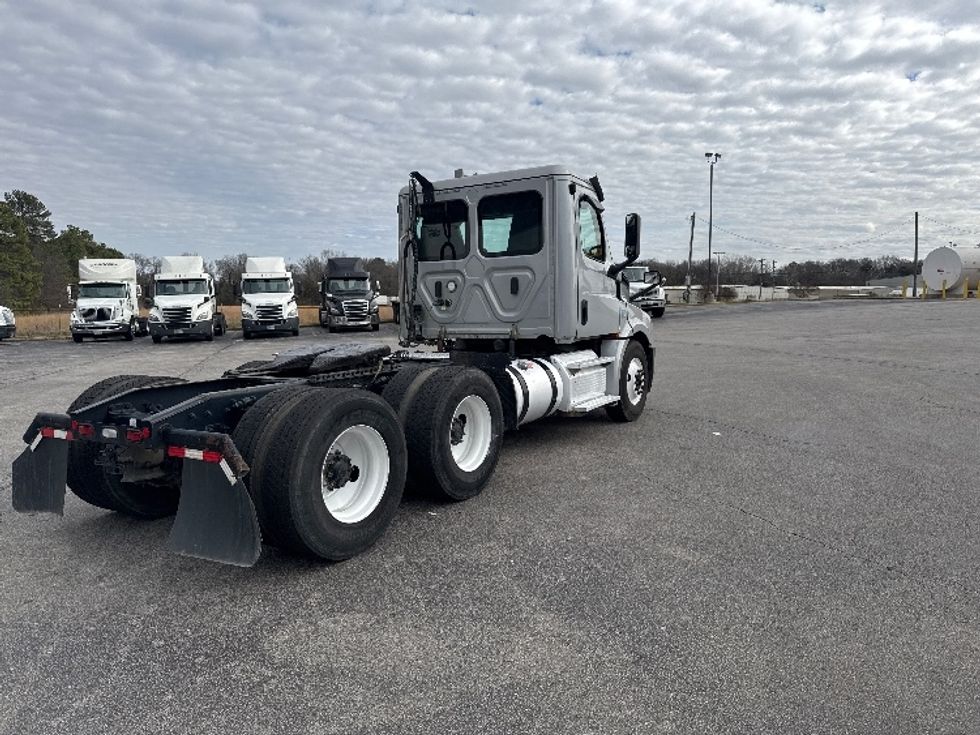 Day Cab Tractor-Heavy Duty Tractors-Freightliner-2019-T12664ST-Decatur-AL-344,714\n\t\tmiles-$ 44,750 - Image 7