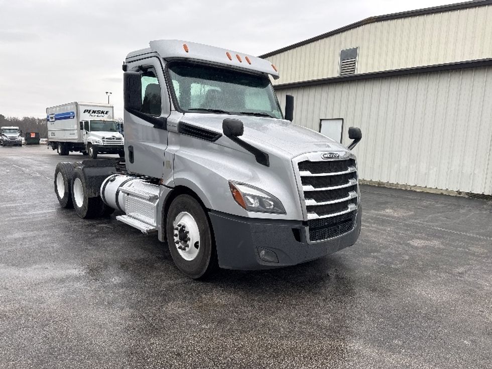 Day Cab Tractor-Heavy Duty Tractors-Freightliner-2019-T12664ST-Decatur-AL-354,762\n\t\tmiles-$ 44,250 - Image 1
