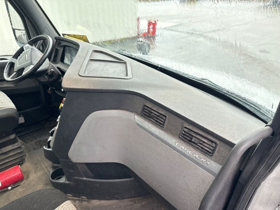 Day Cab Tractor-Heavy Duty Tractors-Freightliner-2019-T12664ST-Decatur-AL-354,762\n\t\tmiles-$ 44,250 - Image 13