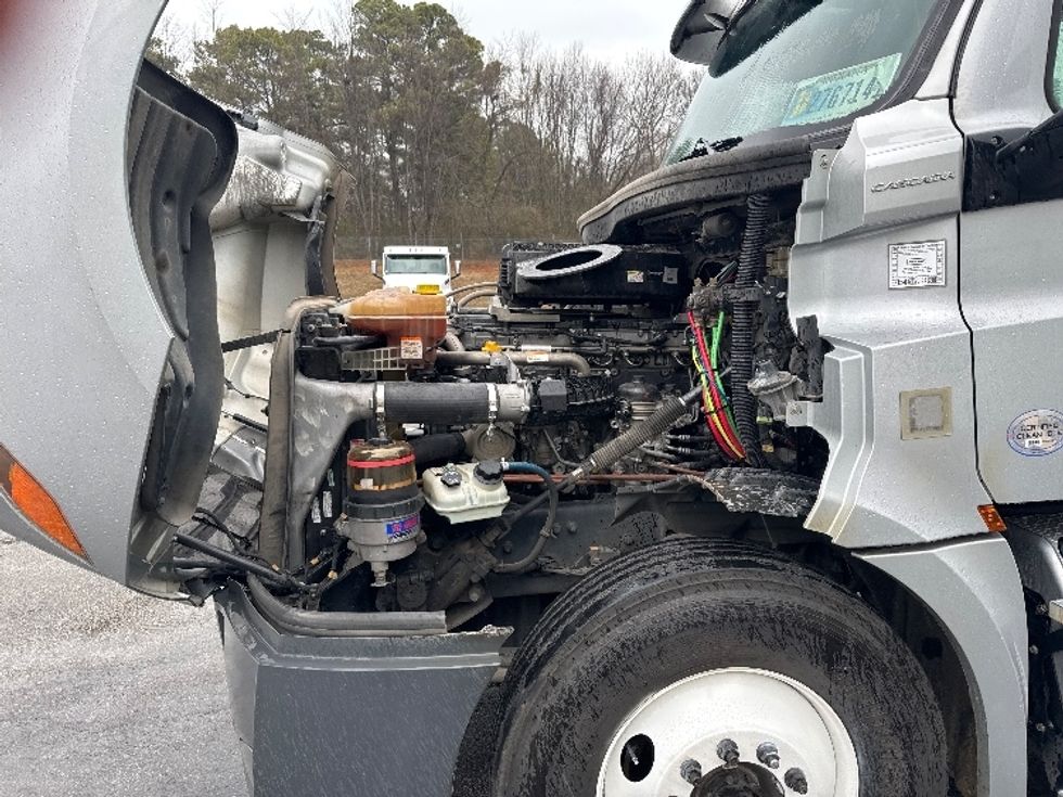 Day Cab Tractor-Heavy Duty Tractors-Freightliner-2019-T12664ST-Decatur-AL-354,762\n\t\tmiles-$ 44,250 - Image 16
