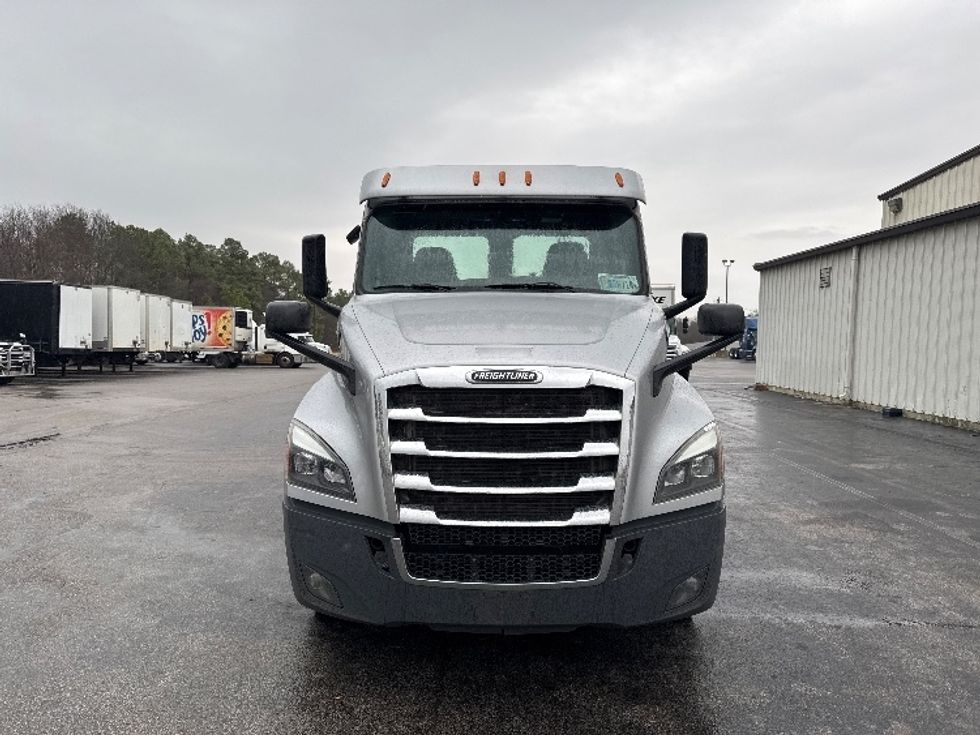 Day Cab Tractor-Heavy Duty Tractors-Freightliner-2019-T12664ST-Decatur-AL-354,762\n\t\tmiles-$ 44,250 - Image 2