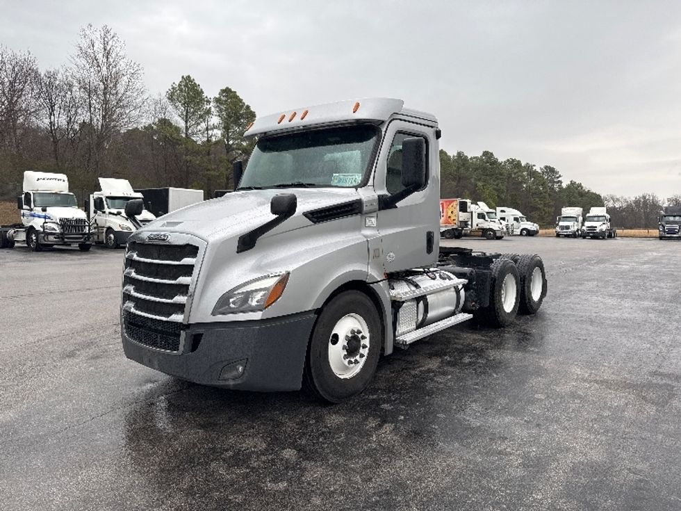 Day Cab Tractor-Heavy Duty Tractors-Freightliner-2019-T12664ST-Decatur-AL-354,762\n\t\tmiles-$ 44,250 - Image 3
