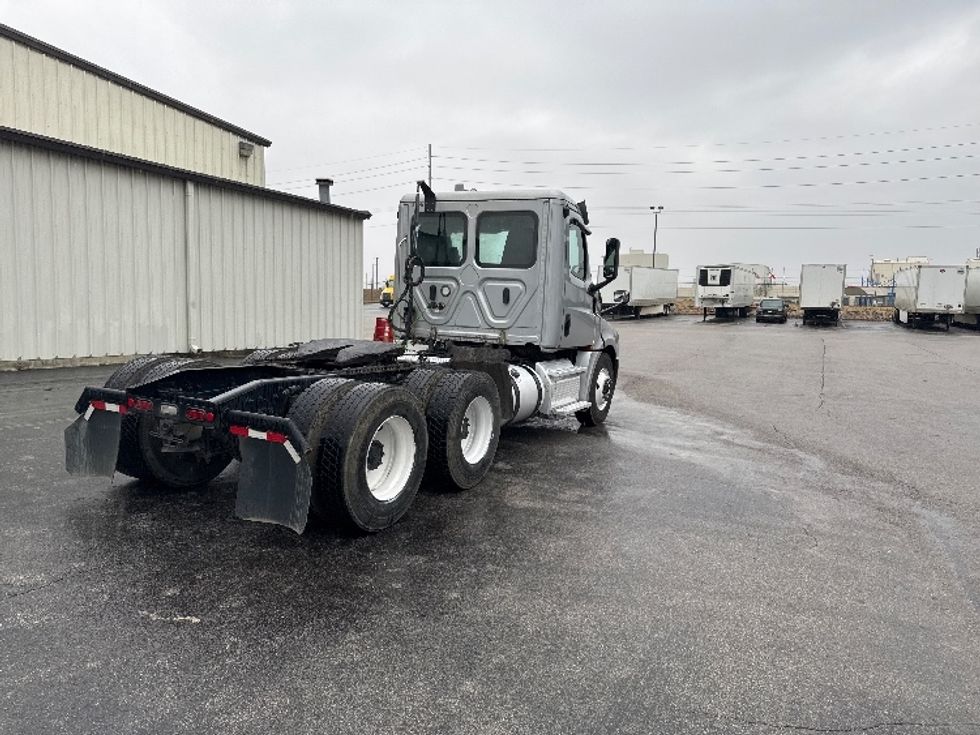 Day Cab Tractor-Heavy Duty Tractors-Freightliner-2019-T12664ST-Decatur-AL-354,762\n\t\tmiles-$ 44,250 - Image 7