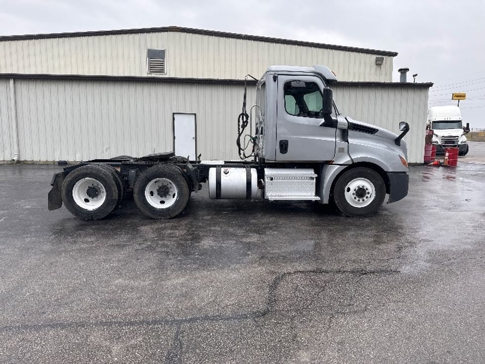 Day Cab Tractor-Heavy Duty Tractors-Freightliner-2019-T12664ST-Decatur-AL-354,762\n\t\tmiles-$ 44,250 - Image 8