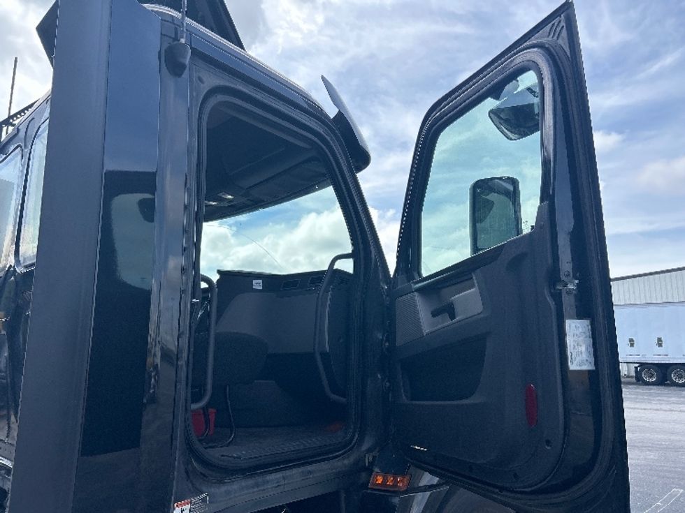 Day Cab Tractor-Heavy Duty Tractors-Freightliner-2019-T12664ST-Decatur-AL-462,203\n\t\tmiles-$ 41,250 - Image 12