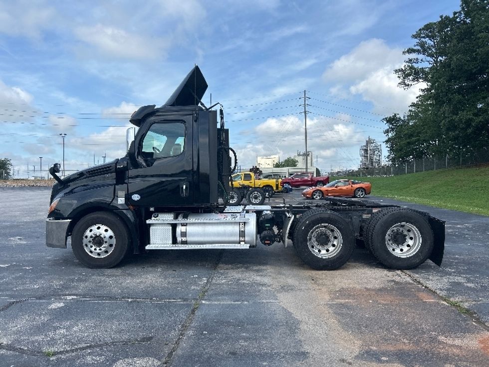 Day Cab Tractor-Heavy Duty Tractors-Freightliner-2019-T12664ST-Decatur-AL-462,203\n\t\tmiles-$ 41,250 - Image 4