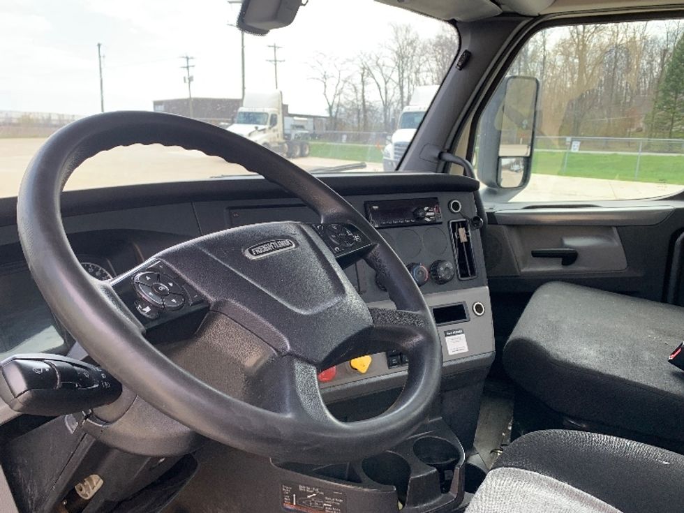 2019 Freightliner Cascadia 126" Day cab photo 10