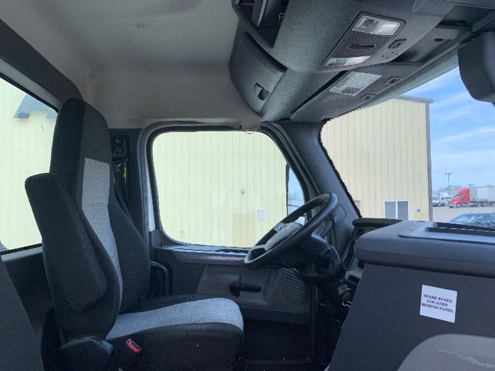 2019 Freightliner Cascadia 126" Day cab photo 14