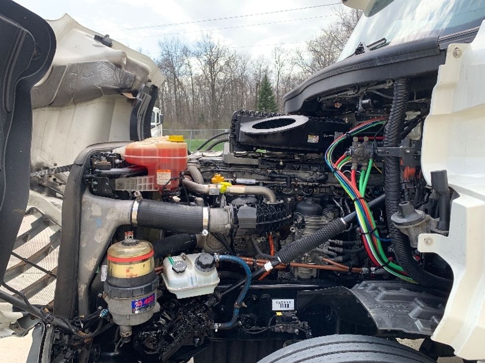 2019 Freightliner Cascadia 126" Day cab photo 16