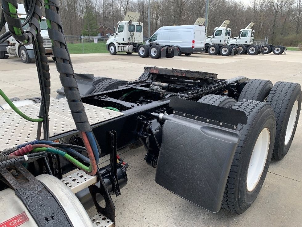 Day Cab Tractor-Heavy Duty Tractors-Freightliner-2019-T12664ST-Delaware-OH-470,629\n\t\tmiles-$ 42,250 - Image 17