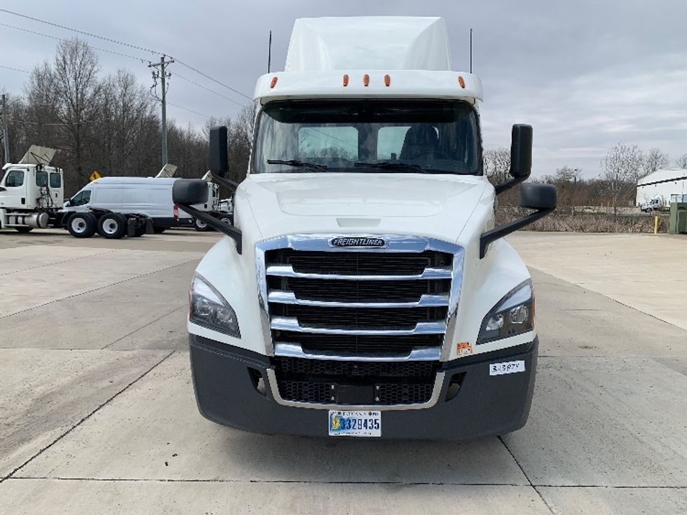2019 Freightliner Cascadia 126" Day cab photo 2