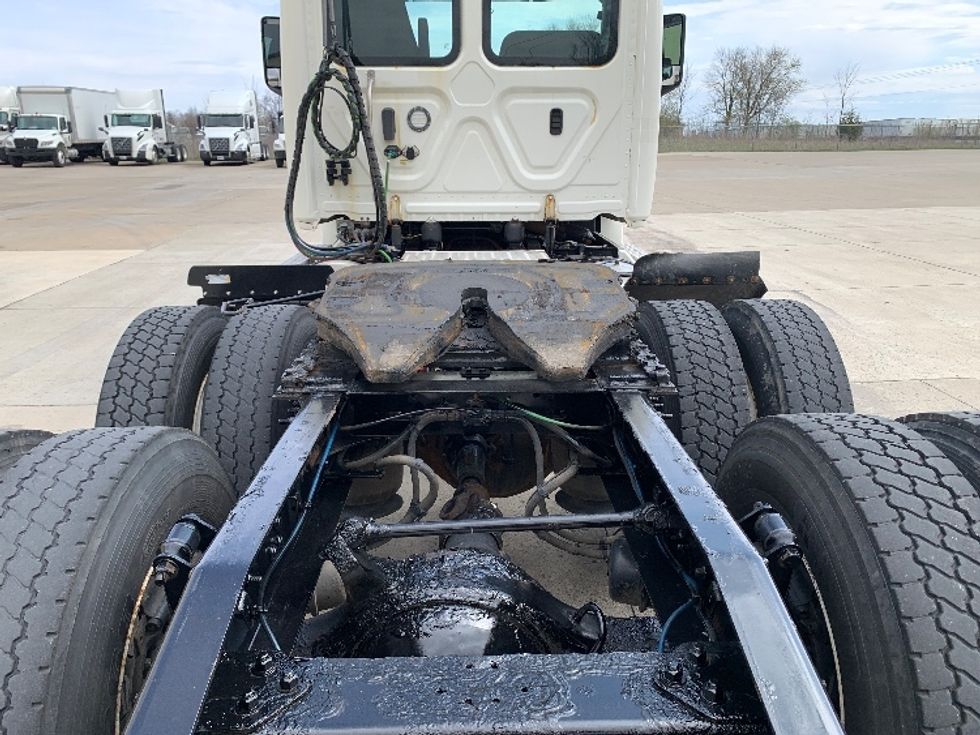 2019 Freightliner Cascadia 126" Day cab photo 6