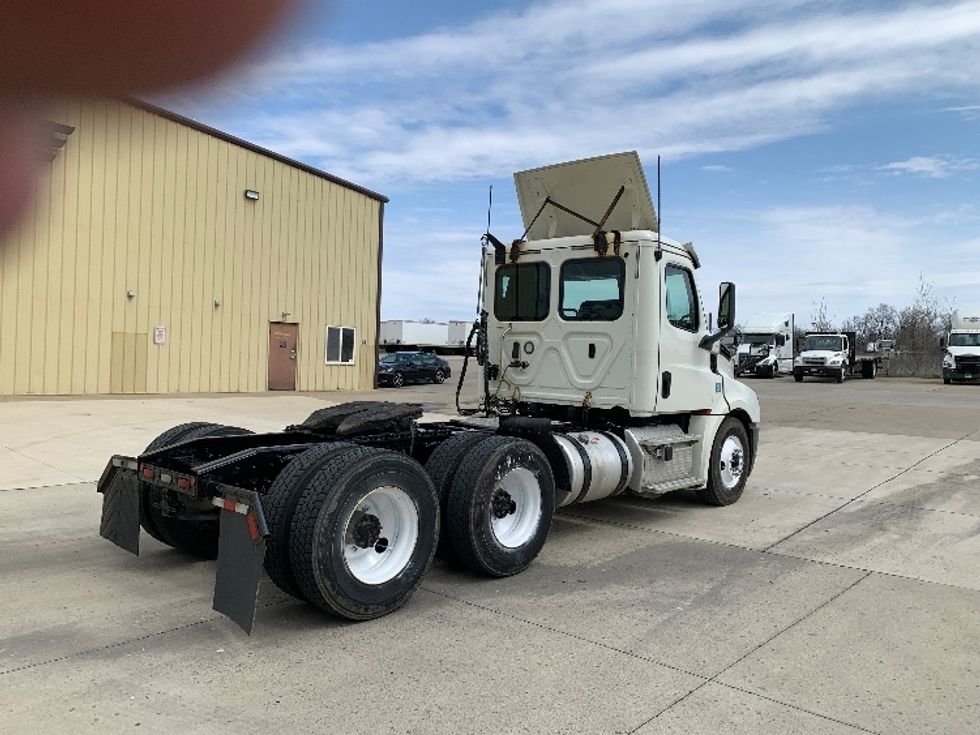 2019 Freightliner Cascadia 126" Day cab photo 7
