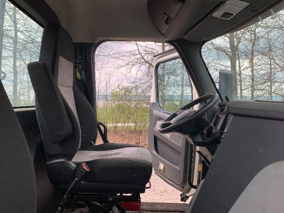 Day Cab Tractor-Heavy Duty Tractors-Freightliner-2019-T12664ST-Delaware-OH-518,257\n\t\tmiles-$ 38,750 - Image 14