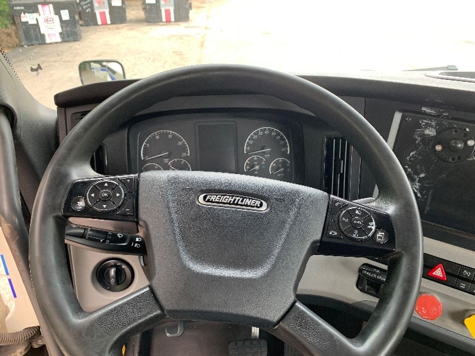 Day Cab Tractor-Heavy Duty Tractors-Freightliner-2019-T12664ST-Delaware-OH-609,806\n\t\tmiles-$ 31,000 - Image 11