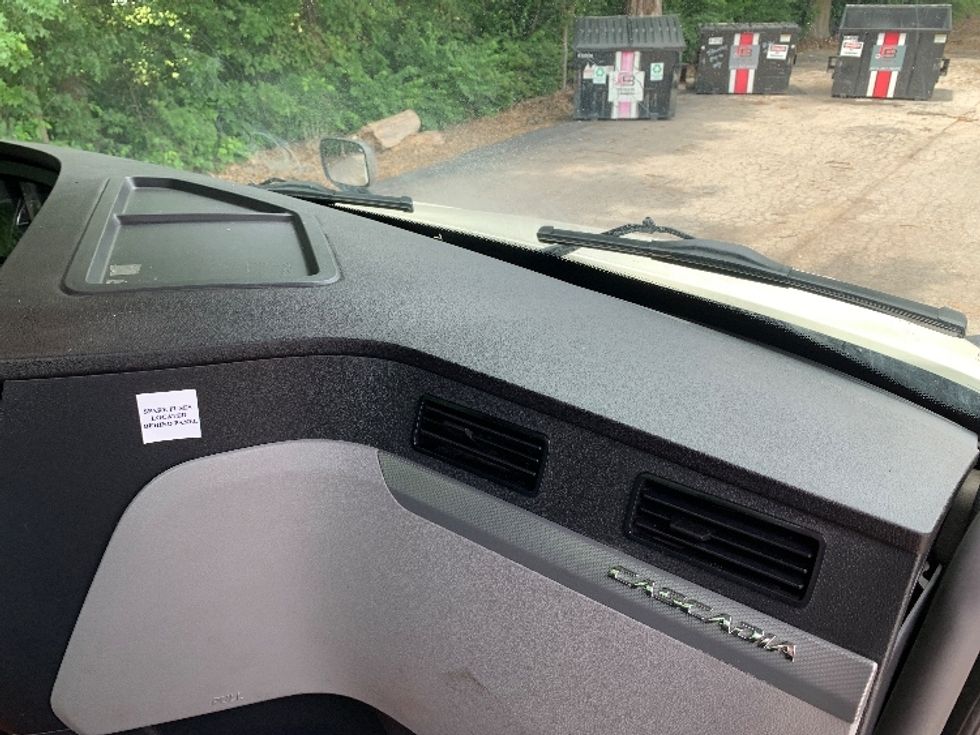 Day Cab Tractor-Heavy Duty Tractors-Freightliner-2019-T12664ST-Delaware-OH-609,806\n\t\tmiles-$ 31,000 - Image 13