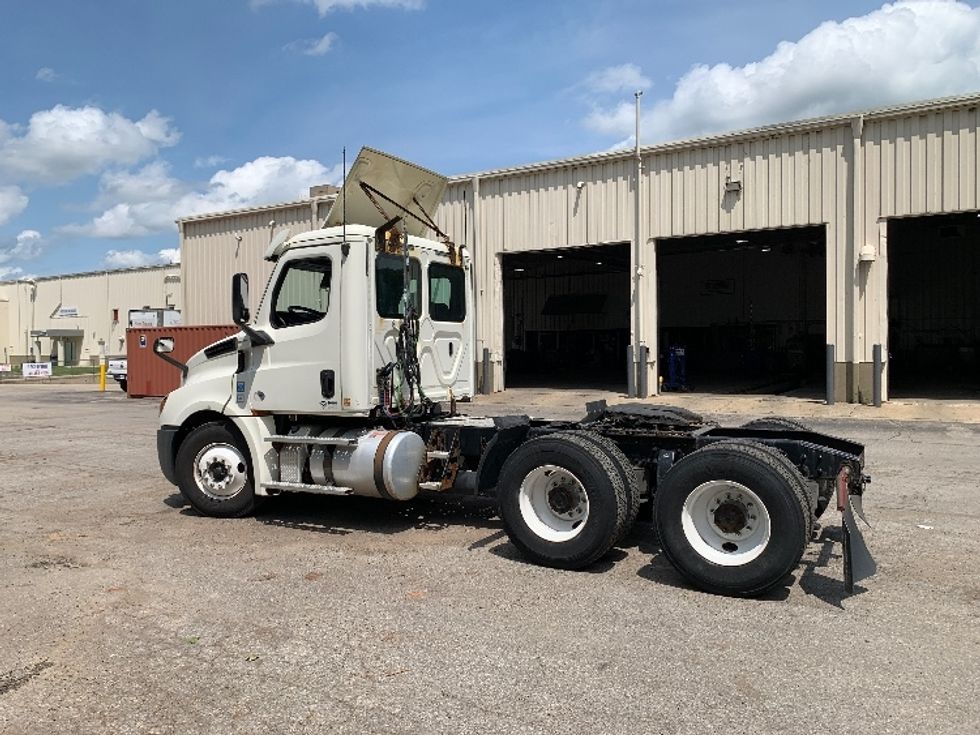 Day Cab Tractor-Heavy Duty Tractors-Freightliner-2019-T12664ST-Delaware-OH-609,806\n\t\tmiles-$ 31,000 - Image 5