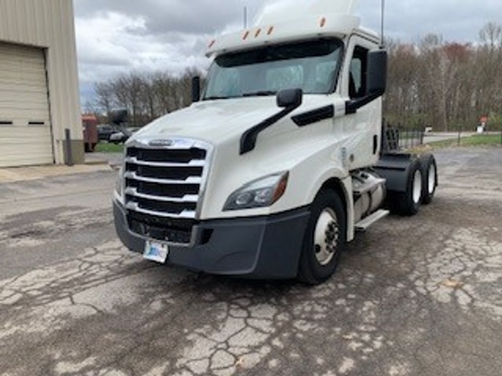 Day Cab Tractor-Heavy Duty Tractors-Freightliner-2019-T12664ST-Delaware-OH-630,327\n\t\tmiles-$ 29,250 - Image 1