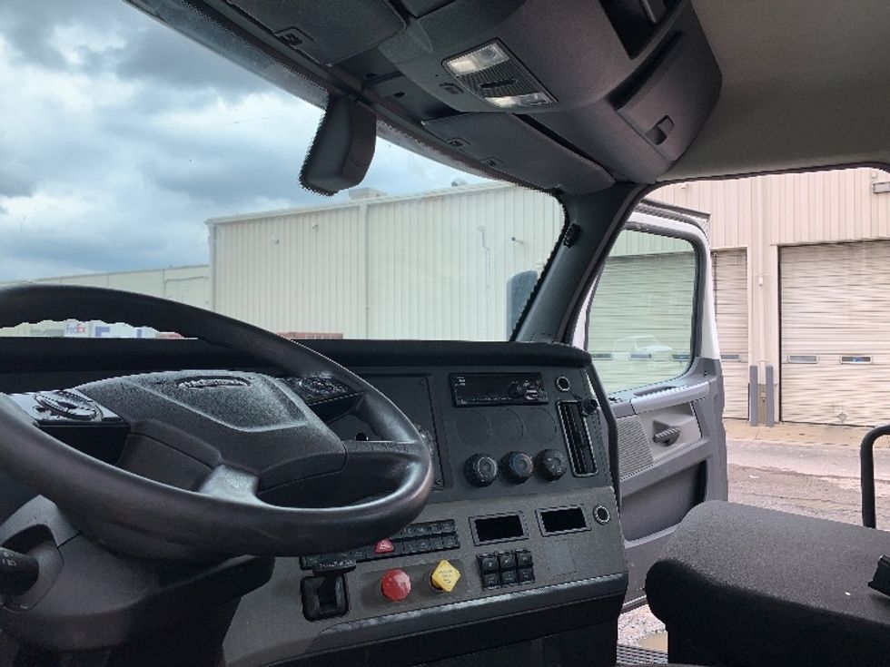 Day Cab Tractor-Heavy Duty Tractors-Freightliner-2019-T12664ST-Delaware-OH-630,327\n\t\tmiles-$ 29,250 - Image 10