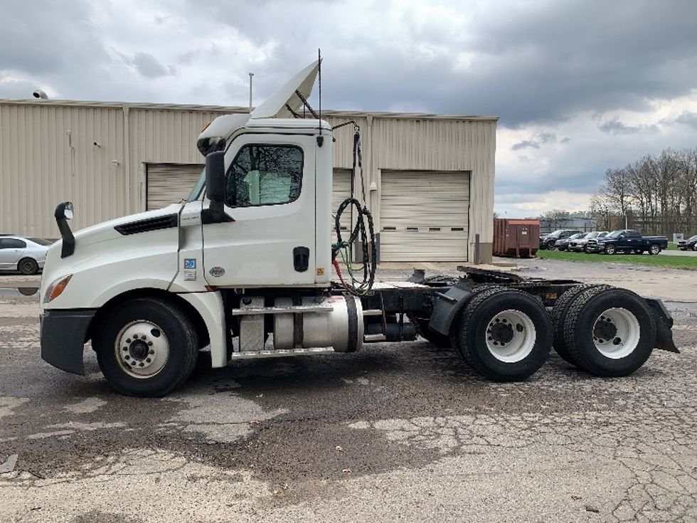 Day Cab Tractor-Heavy Duty Tractors-Freightliner-2019-T12664ST-Delaware-OH-630,327\n\t\tmiles-$ 29,250 - Image 4