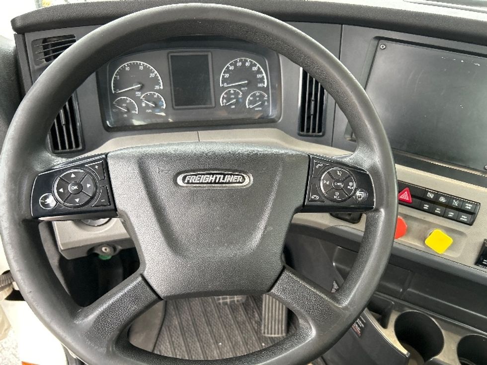 Day Cab Tractor-Heavy Duty Tractors-Freightliner-2019-T12664ST-Delta-BC-184,475\n\t\tkm-$ 89,000 - Image 11
