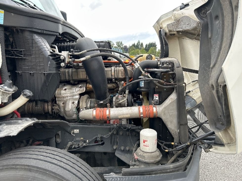 Day Cab Tractor-Heavy Duty Tractors-Freightliner-2019-T12664ST-Delta-BC-184,475\n\t\tkm-$ 89,000 - Image 15