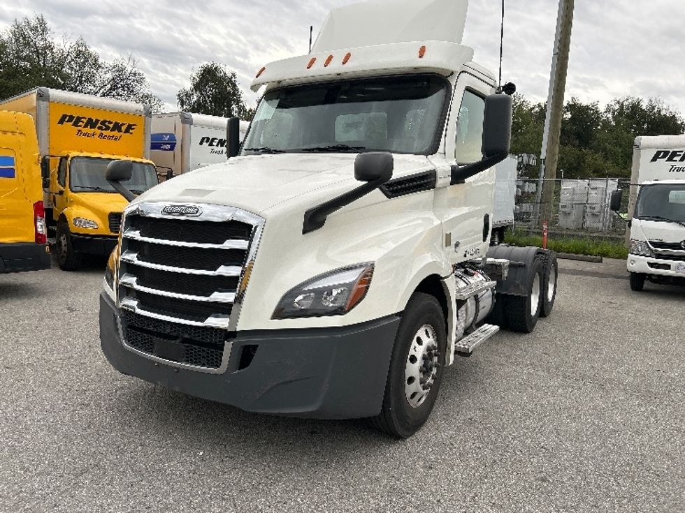 Day Cab Tractor-Heavy Duty Tractors-Freightliner-2019-T12664ST-Delta-BC-184,475\n\t\tkm-$ 89,000 - Image 3