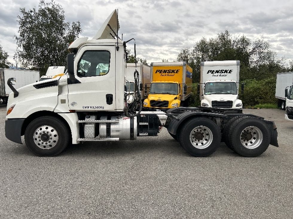 Day Cab Tractor-Heavy Duty Tractors-Freightliner-2019-T12664ST-Delta-BC-184,475\n\t\tkm-$ 89,000 - Image 4