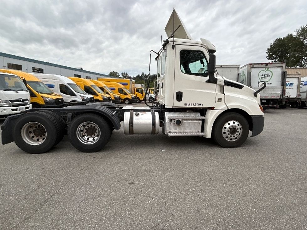 Day Cab Tractor-Heavy Duty Tractors-Freightliner-2019-T12664ST-Delta-BC-184,475\n\t\tkm-$ 89,000 - Image 8